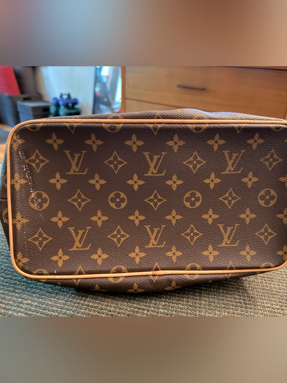 Louis Vuitton Monogram Canvas Tote in Brown with Tan Trim - Picture 2 of 11